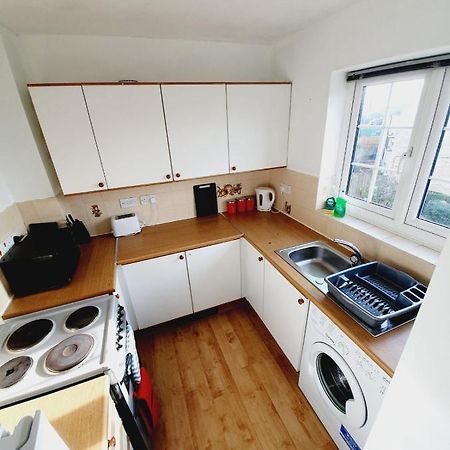 2 Bedroom Rayleigh Apartment Exterior foto